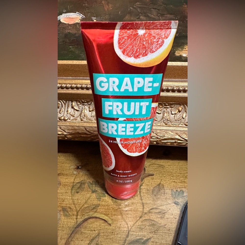 (1) Bath and Body Works GRAPEFRUIT BREEZE Ultra Shea Body Cream ~ 8 fl.oz.